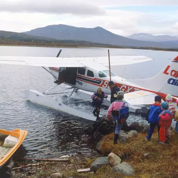 Copiii au șanse mai mari de supravieţuire într-un accident de avion! Iată care sunt motivele