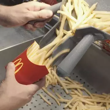 Filmul care răspunde la cea mai grea întrebare: "Cum sunt făcuţi, de fapt, cartofii prăjiţi de la McDonald's?"