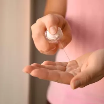 Dezinfectant de mâini - Cum faci acasă un dezinfectant de mâini eficient