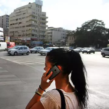10 lucruri pe care NU LE ȘTIAI despre telefoanele mobile. Îți mai vine să le folosești?