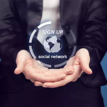 4 semne că trebuie să iei o pauză de la Facebook