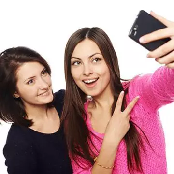 Îţi faci selfie? Trebuie să citești asta