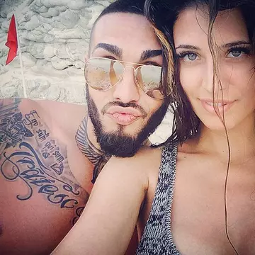 Aşa arată! Avem prima imagine cu fiul lui Alex Velea şi al Antoniei!