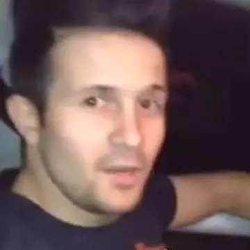 Râzi cu lacrimi! Clipul care a ajuns viral pe internet! Un român vorbeşte cu mașina sa