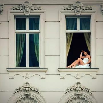 Adelina Pestriţu se pregăteşte de nuntă. A îmbrăcat rochia de mireasă