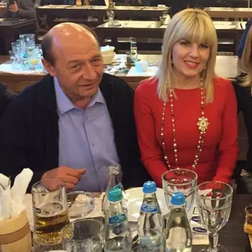 Băsescu rupe tăcerea. Ce spune despre gestul misterios făcut de Elena Udrea?