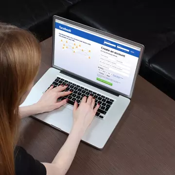 Ce greșeli faci pe Facebook