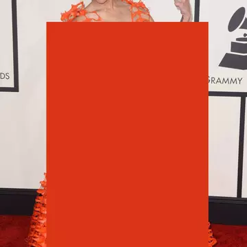 Șocant! Cum a venit o vedetă "dezbrăcată" la premiile Grammy