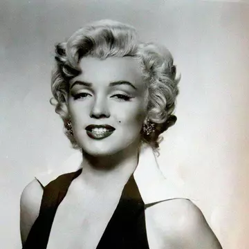 Prima poză pe care i-a făcut-o cineva lui Marilyn Monroe! Avea 19 ani și nu era blondă! 