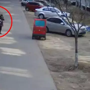 Scenă şocantă surprinsă de o cameră de supraveghere! Video
