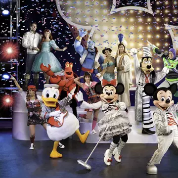 Peste 100 de costume special create pentru noua productie Disney Live! Mickey’s Music Festival!