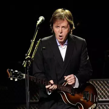 Bomba secolului, confirmată! Paul McCartney a murit acum 48 de ani și şi a fost înlocuit cu o sosie! 