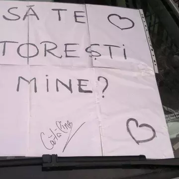 Aşa şi-a cerut iubitul în căsătorie o femeie din Cluj. Trebuie să vezi reacţia bărbatului