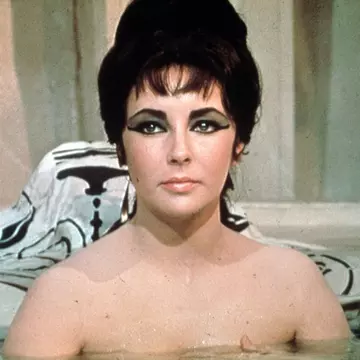 Secretul frumuseţii Cleopatrei. Simplu şi eficient!