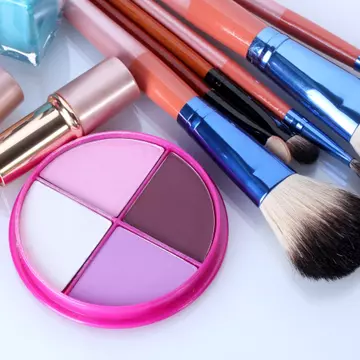 Ce poți face cu produsele cosmetice expirate