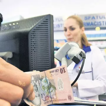 Cumperi medicamente pentru că le-ai văzut în reclame? Iată la ce pericol te expui