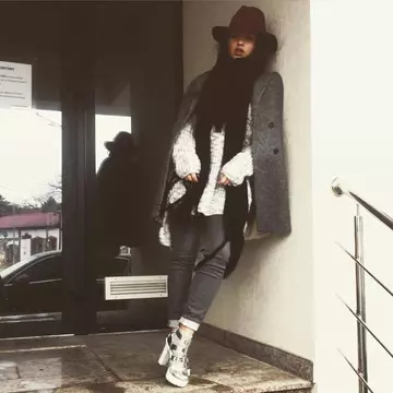Schimbare șocantă de imagine a celei mai cunoscute „fetițe” din dosarul prostituatelor de lux