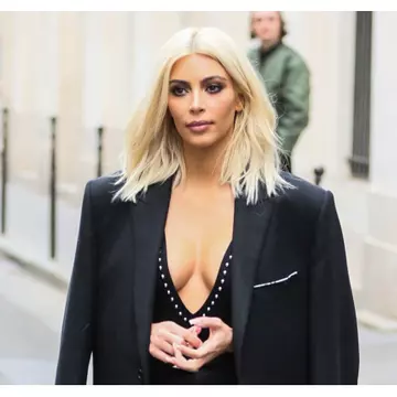 Cum îşi întreţine Kim Kardashian blondul platinat