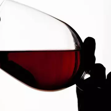 De ce este bine să bei vin roșu atunci când mănânci friptură