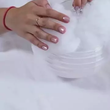 Ce se întâmplă dacă lipești vată pe abajur. Poți să își faci singur un decor ”magic”