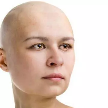 Ce ne ascund companiile farmaceutice: Vitamina care distruge cancerul