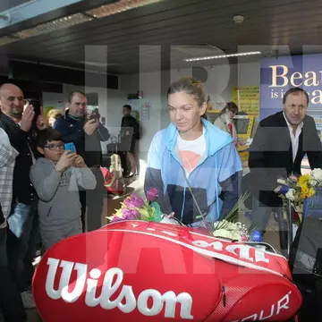 Simona Halep s-a întors în țară. Cine a așteptat-o în aeroport