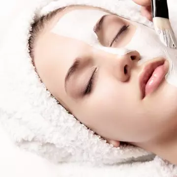 Iaurtul, alimentul care regenerează tenul
