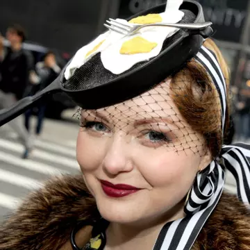 Nu ai văzut pălării mai ciudate ca la New York