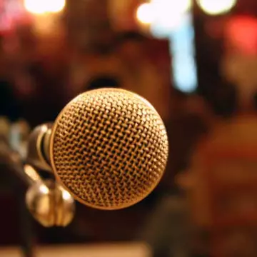 O cântăreaţă de muzică populară șochează: ”Vreau să devin virgină”