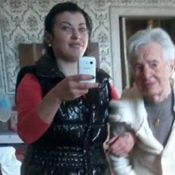 Ce a pățit femeia din România care a umilit o bătrână în Italia
