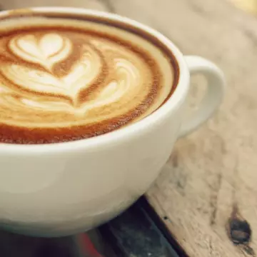De ce este bine să adaugi ulei de cocos în cafea