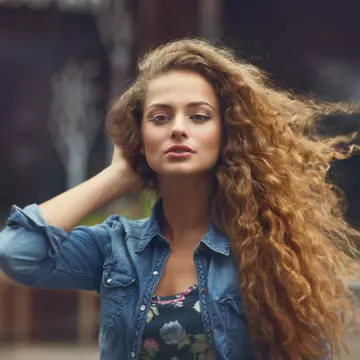 Tunsori pentru păr creț la modă în 2015