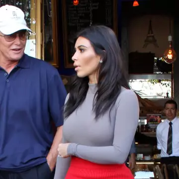 Tatăl vitreg al lui Kim Kardashian e acum femeie