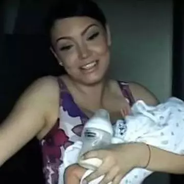 Motivul pentru care Mantea nu-şi pune poze cu bebeluşul pe Facebook
