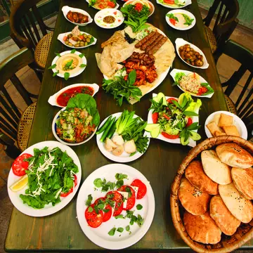(P) Experiență culinară inedită, la Petra Kitchen