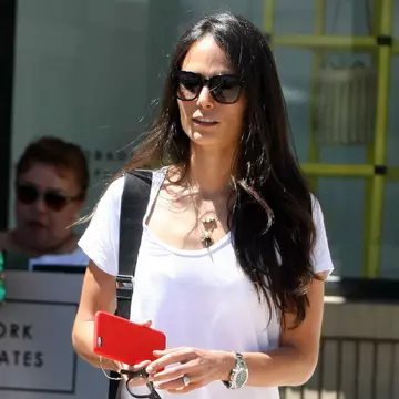 Îmbracă-te precum Jordana Brewster