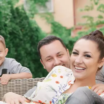 Imaginea care i-a emoționat pe toți! David, fiul lui Cătălin Măruță și al Andrei, cu bebelușul în brațe | FOTO