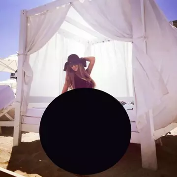 A înnebunit lupu'! Bianca, în "cizme" la plajă