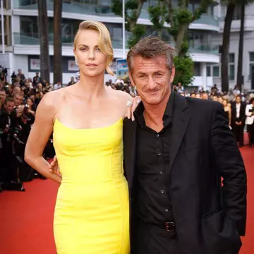 Charlize Theron şi Sean Penn, reîntâlnire tensionată în Africa de Sud. Vezi ce s-a întâmplat!
