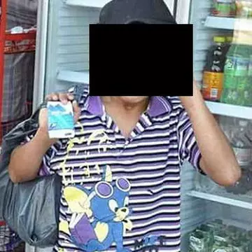 Un băiat de 13 ani, bătut de un patron pentru că vindea şerveţele pe stradă. Ce cadou a primit copilul de la preşedinte