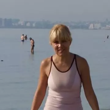 Elena Udrea a fost surprinsă alergând pe plajă