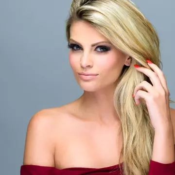 Moduri în care poți purta bluza pe umeri