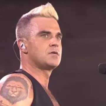 Cine e Lumi, tânăra pe care Robbie Williams a chemat-o pe scenă