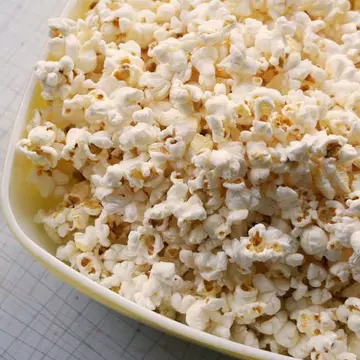 Ce se întâmplă în corpul tău când consumi popcorn