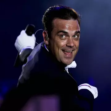 Update| La ce oră va cânta Robbie Williams, de fapt?