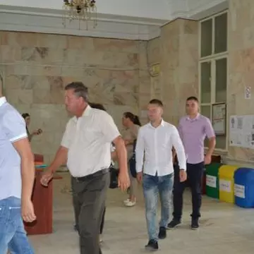 Decizia luată în privinţa violatorilor din Vaslui, după ce sătenii din Văleni au ameninţat jurnaliştii