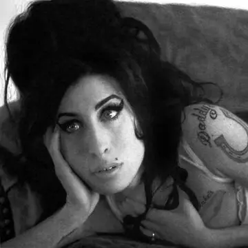 Dezvăluiri uluitoare despre Amy Winehouse, făcute chiar de tatăl ei: Era însărcinată când a murit