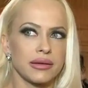 Clipe de groază pentru Anda Adam! Gravidă în șase luni și jumătate, artista s-a prăbușit de pe tocuri de 15 cm