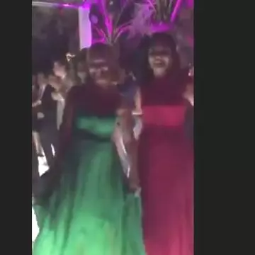 Așa n-ai mai văzut-o niciodată pe știristă! Uite ce dansează Esca de mama focului!