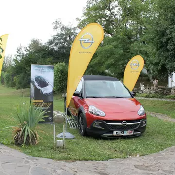 (P) Sezonul de golf începe la Breaza, iar premiul cel mare este o mașină proaspăt lansată pe piață